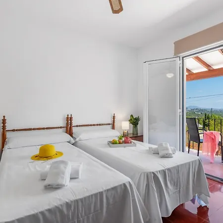 Estacion - Plusholidays
